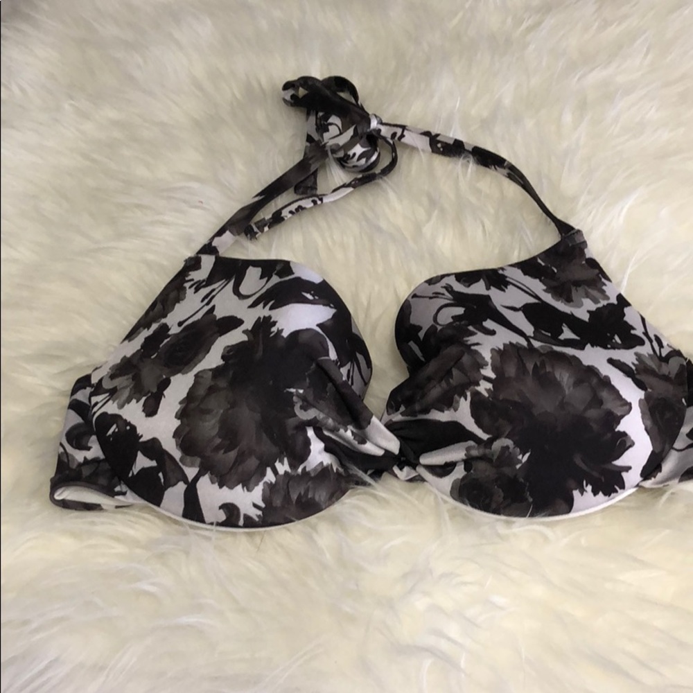 Black And White Floral Bikini Top 👙